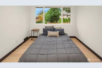 10045 NE 15th Street, Bellevue, WA 98004 - Photo 11