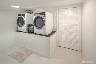 10045 NE 15th St, Bellevue, WA 98004 - Photo 13