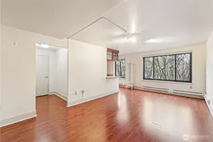 1105 Spring St, Seattle, WA 98104 - Photo 9