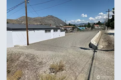 305 Whitcomb Ave S, Tonasket, WA 98855 - Photo 11