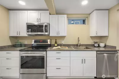 3239 45th Avenue SW, Seattle, WA 98116 - Photo 23