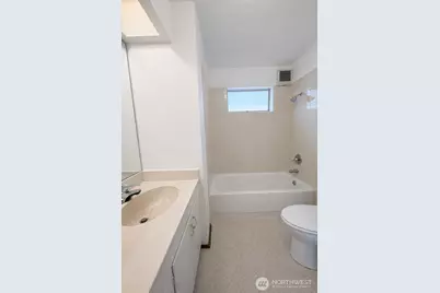 1813 Taylor Avenue N, Seattle, WA 98109 - Photo 13