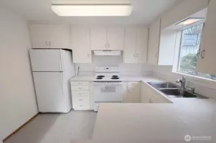 1813 Taylor Ave N, Seattle, WA 98109 - Photo 5