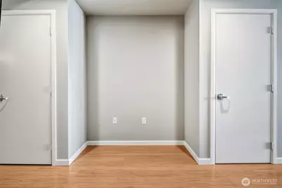 17 W Mercer Street #217, Seattle, WA 98119 - Photo 25