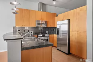 17 W Mercer St, Seattle, WA 98119 - Photo 17