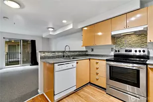 425 Vine St, Seattle, WA 98121 - Photo 11
