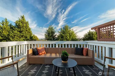 3026 26th Avenue W, Seattle, WA 98199 - Photo 3