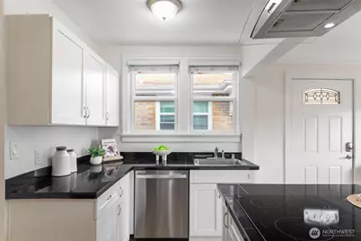 3026 26th Avenue W, Seattle, WA 98199 - Photo 11