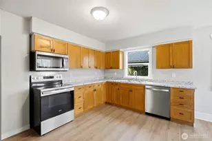 1524 2nd St, Marysville, WA 98270 - Photo 9