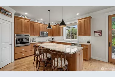 1110 N 27th Place, Renton, WA 98056 - Photo 9