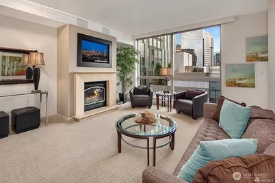 10650 NE 9th Place #821, Bellevue, WA 98004 - Photo 5