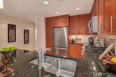 10650 NE 9th Place #821, Bellevue, WA 98004 - Photo 11