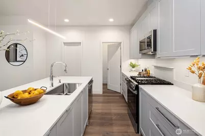 639 18th Avenue W, Kirkland, WA 98033 - Photo 9