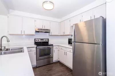 4231 NE 5th Street #C102, Renton, WA 98059 - Photo 9