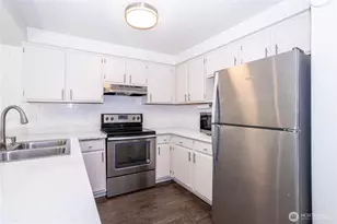 4231 NE 5th St, Renton, WA 98059 - Photo 9