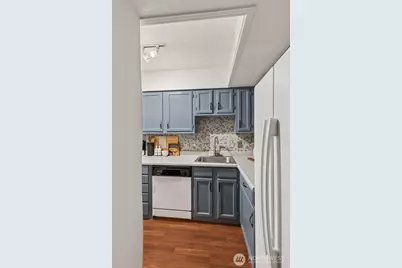13730 15th Avenue NE #E102, Seattle, WA 98125 - Photo 9