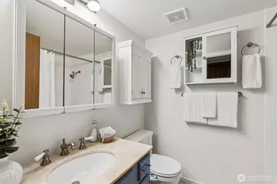 13730 15th Avenue NE #E102, Seattle, WA 98125 - Photo 15