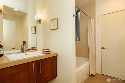 1810 11th Avenue #A, Seattle, WA 98122 - Photo 17