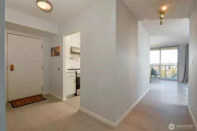 4540 8th Avenue NE #1605, Seattle, WA 98105 - Photo 3