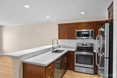 1417 Queen Anne Avenue N #313, Seattle, WA 98109 - Photo 9