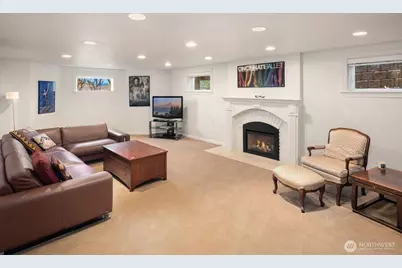 2256 W Viewmont Way W, Seattle, WA 98199 - Photo 35