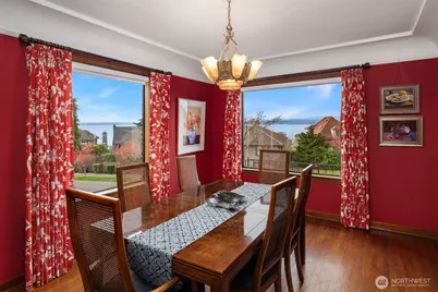 2256 W Viewmont Way W, Seattle, WA 98199 - Photo 15