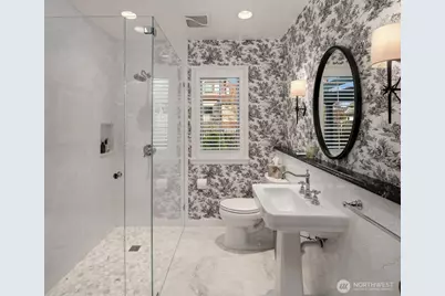 2256 W Viewmont Way W, Seattle, WA 98199 - Photo 19