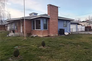 700 Schons Pl, Wenatchee, WA 98801 - Photo 3