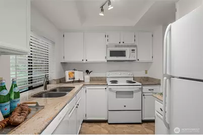 412 10th Street #B202, Kirkland, WA 98033 - Photo 9