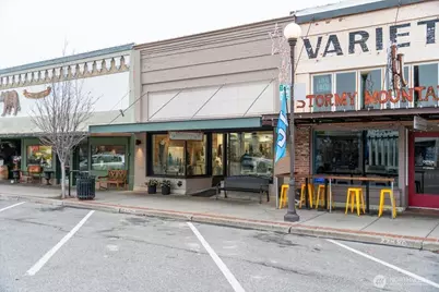 131 E Woodin Avenue, Chelan, WA 98816 - Photo 3