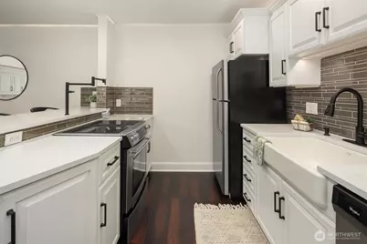 1400 Bellevue Way SE #4, Bellevue, WA 98004 - Photo 7