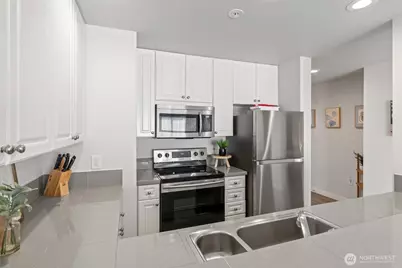 321 10th Avenue S #705, Seattle, WA 98104 - Photo 15