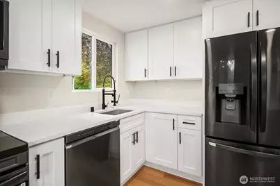 12026 70th Avenue S, Seattle, WA 98178 - Photo 9