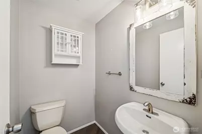 9215 Linden Avenue N, Seattle, WA 98103 - Photo 15