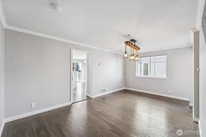 9215 Linden Avenue N, Seattle, WA 98103 - Photo 13