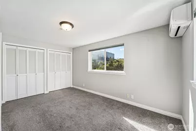 9215 Linden Avenue N, Seattle, WA 98103 - Photo 5