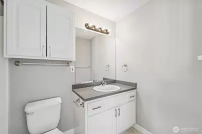 9215 Linden Avenue N, Seattle, WA 98103 - Photo 7