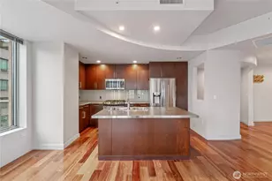 910 Lenora St, Seattle, WA 98121 - Photo 15