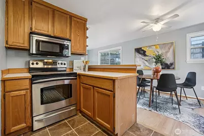 10219 15th Avenue NE, Seattle, WA 98125 - Photo 9