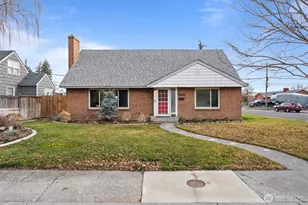 1162 D St SW, Ephrata, WA 98823 - Photo 1