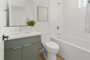 2374 Franklin Ave E, Seattle, WA 98102 - Photo 11