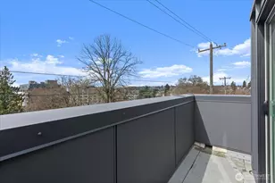 2374 Franklin Ave E, Seattle, WA 98102 - Photo 25