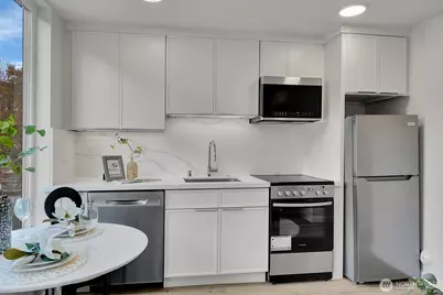 2374 Franklin Avenue E, Seattle, WA 98102 - Photo 17