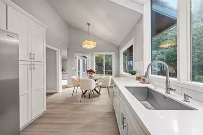 11130 NE 37th Court, Bellevue, WA 98004 - Photo 11