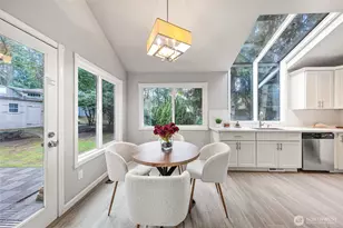 11130 NE 37th Ct, Bellevue, WA 98004 - Photo 9