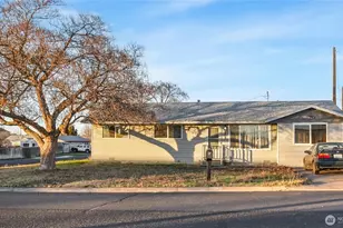 205 E Cedar St, Othello, WA 99344 - Photo 1