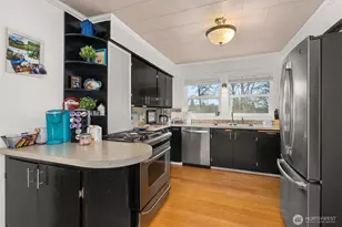 933 Crescent St, Raymond, WA 98577 - Photo 7