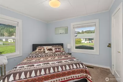 933 Crescent Street, Raymond, WA 98577 - Photo 13