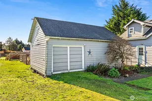 933 Crescent St, Raymond, WA 98577 - Photo 31