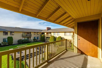 310 S 11th Street #204, Mount Vernon, WA 98274 - Photo 3